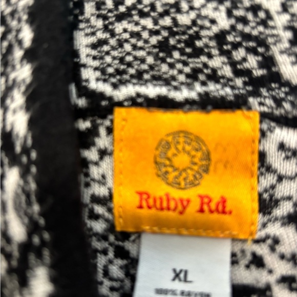 Ruby Rd ladies top size xl black white winter - Picture 2 of 4